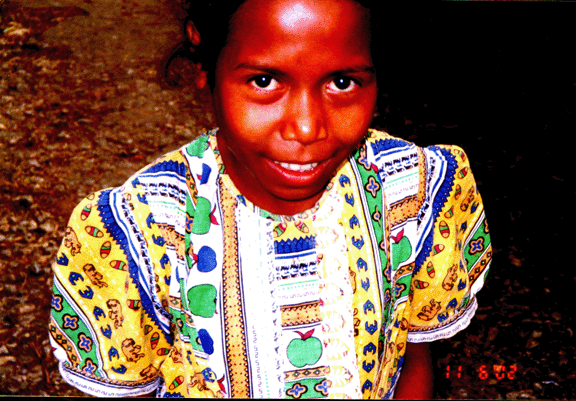6 girl we met on Soro road outside Ainaro